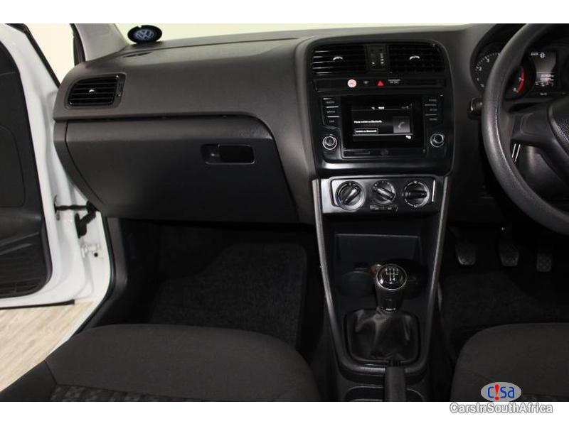 Volkswagen Polo Manual 2015 - image 8