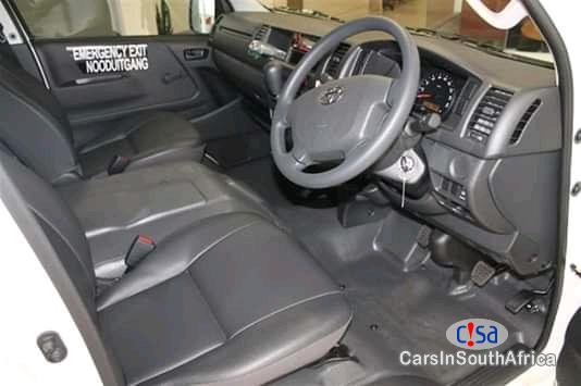 Toyota Quantum 2.4 Manual 2015 - image 3