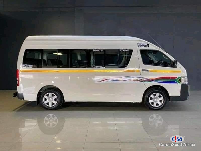 Toyota Quantum 2.5 Manual 2021 - image 3