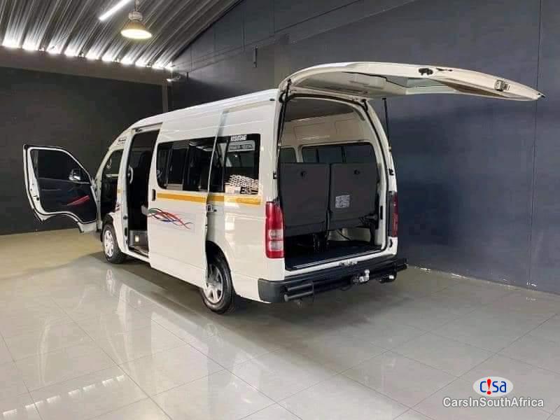 Toyota Quantum 2.5 Manual 2021 - image 4