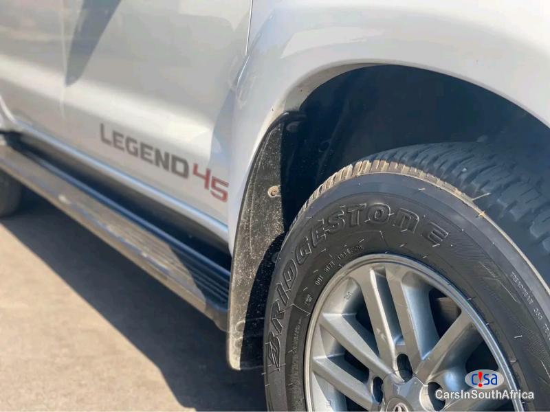 Toyota Hilux 2013 Toyota Hilux 3.0D4d Double Cab Legend 45 Manual 2013 - image 2