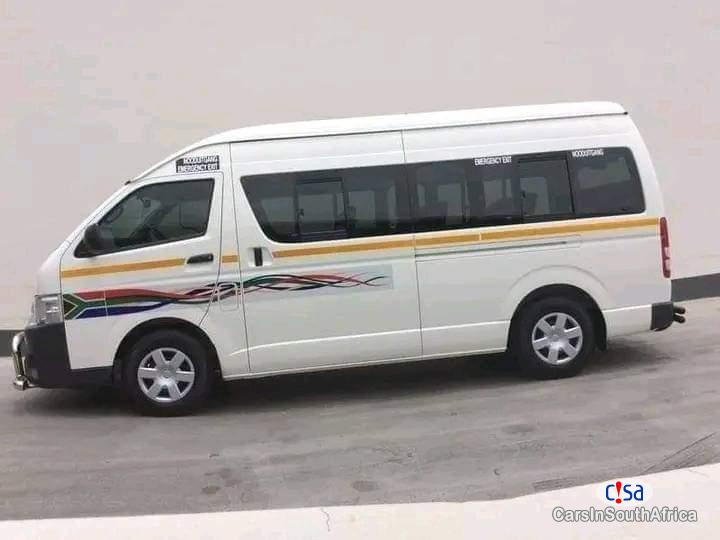 Toyota Quantum Manual 2009 - image 3