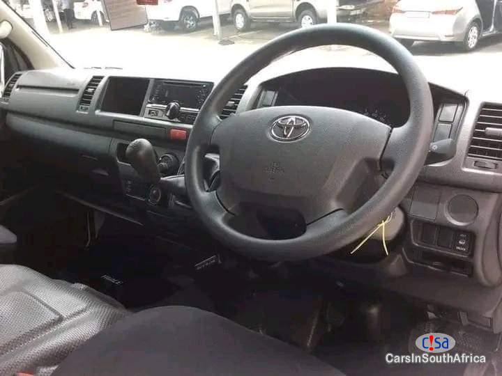 Toyota Quantum Manual 2009 - image 5