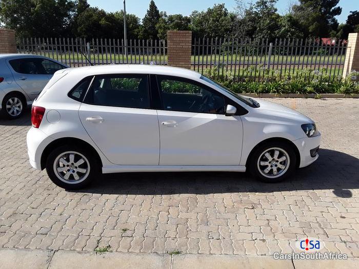 Volkswagen Polo Manual 2014 - image 8