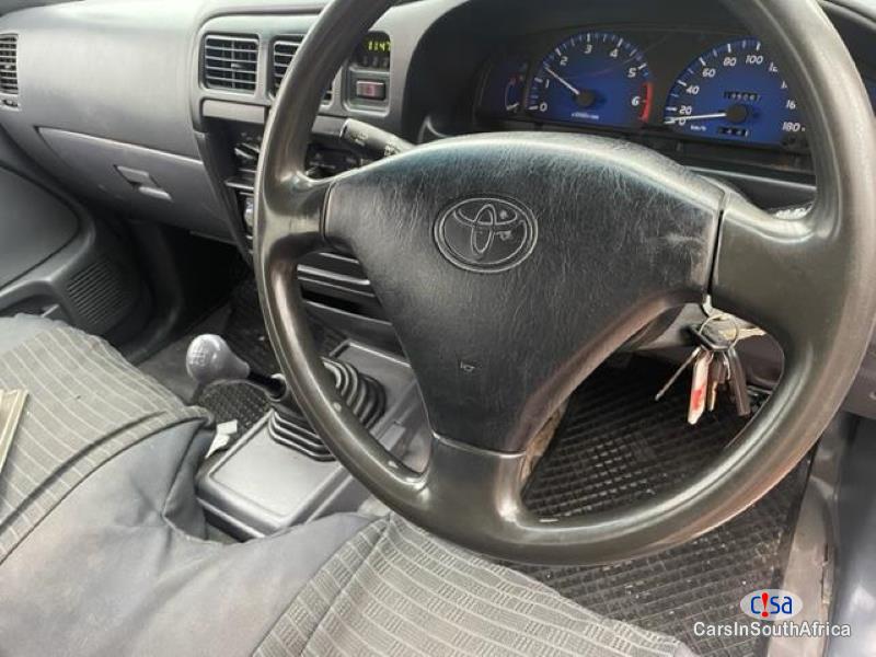 Toyota Hilux SR Manual 2002 - image 2