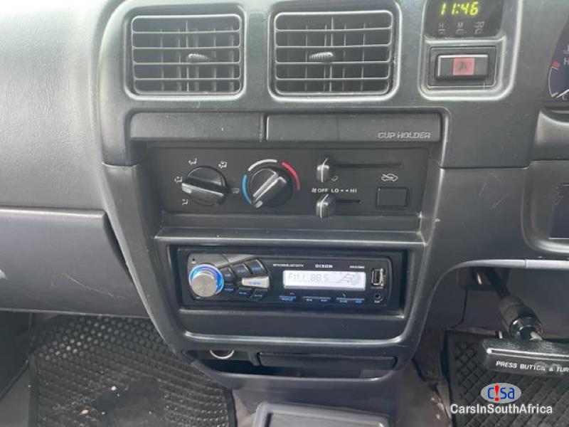 Toyota Hilux SR Manual 2002 - image 3