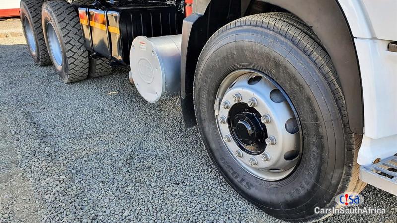 Nissan 5.2 Automatic 2016 - image 2