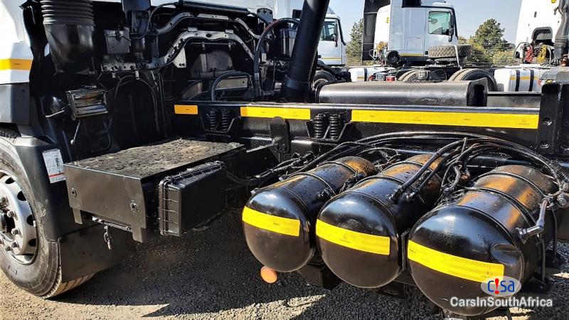 Nissan 5.2 Automatic 2016 - image 3