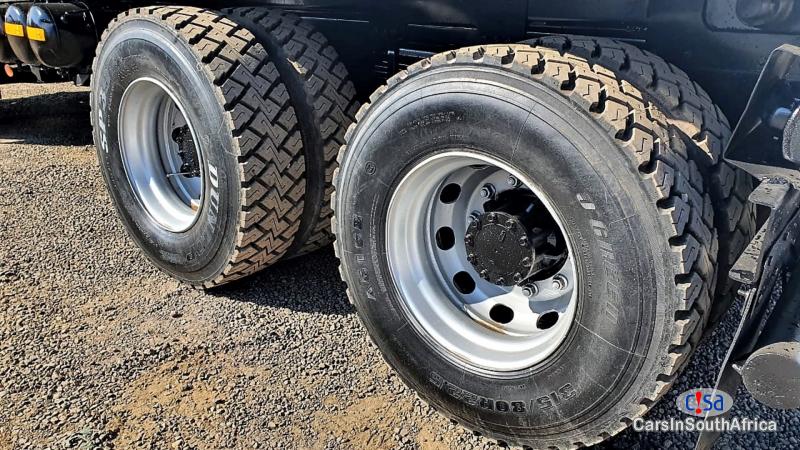 Nissan 5.2 Automatic 2016 - image 4