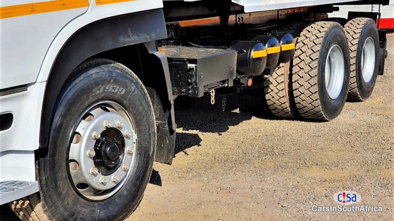 Nissan 5.2 Automatic 2016 - image 5