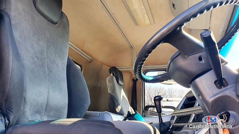 Nissan 5.2 Automatic 2016 - image 6