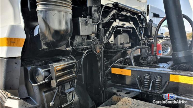 Nissan 5.2 Automatic 2016 - image 8