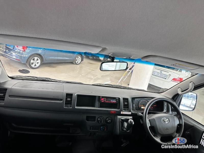 Toyota Quantum 2.7 Manual 2011 - image 4