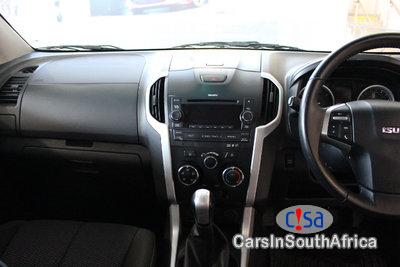 Isuzu KB Series 300 D-TEQ LX EXTRA CAB BAKKIE Manual 2018 - image 4