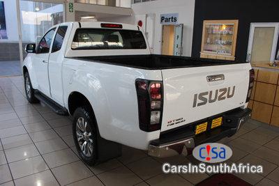 Isuzu KB Series 300 D-TEQ LX EXTRA CAB BAKKIE Manual 2018 - image 7