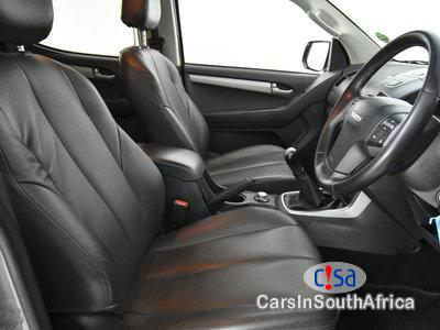 Isuzu KB Series 300 D-TEQ LX DOUBLE CAB BAKKIE Manual 2014 in South Africa