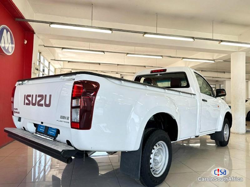 Isuzu KB300 3.0 Manual 2018 - image 5