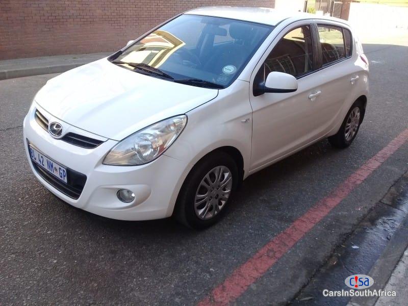 Pictures of Hyundai i20 Fluid Manual 2010