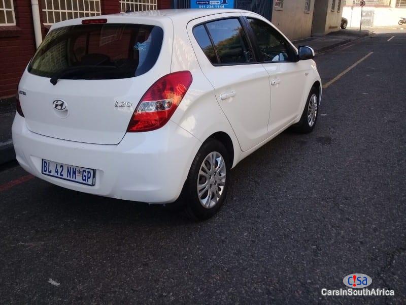 Hyundai i20 Fluid Manual 2010 - image 2