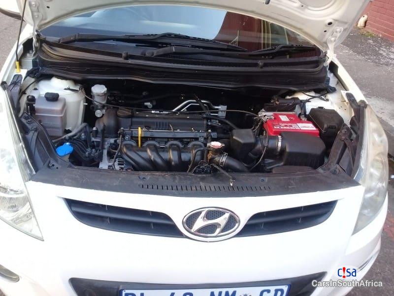 Hyundai i20 Fluid Manual 2010 - image 5