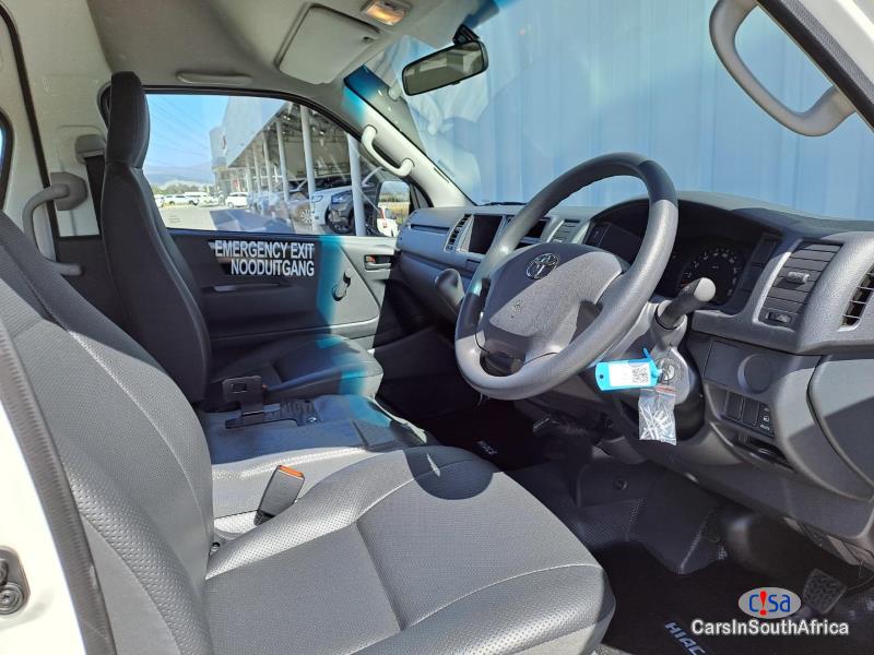 Picture of Toyota HiAce 2.5 D-4D Sesfikile 16-seat 067 251 5460 Manual 2023 in Free State