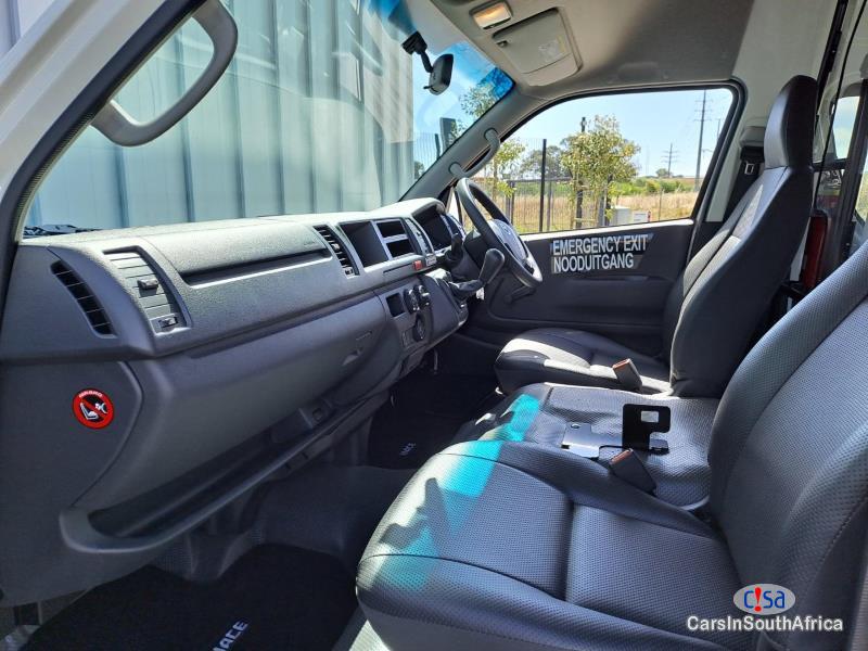 Picture of Toyota HiAce 2.5 D-4D Sesfikile 16-seat 067 251 5460 Manual 2023 in South Africa