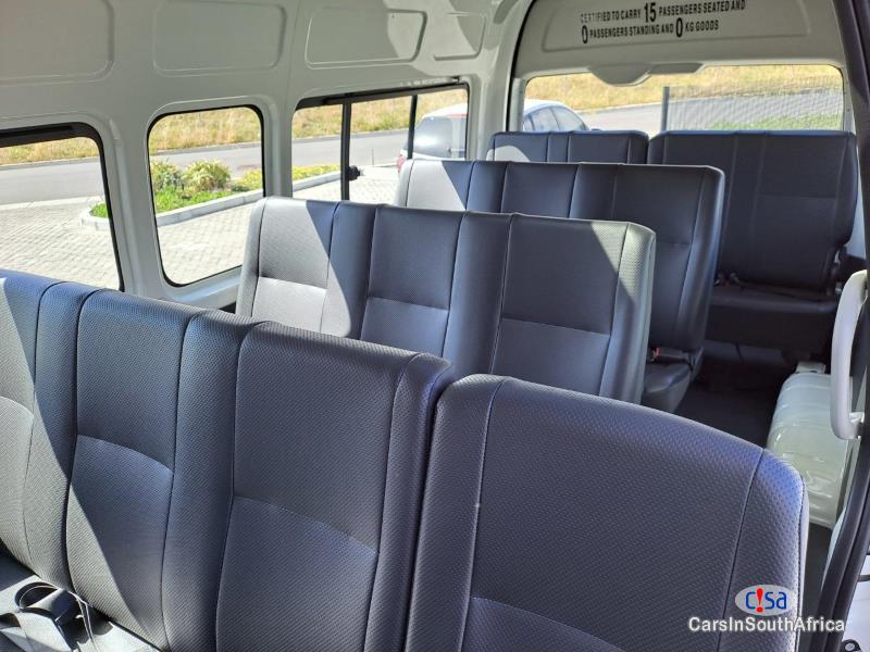 Toyota HiAce 2.5 D-4D Sesfikile 16-seat 067 251 5460 Manual 2023 in Free State - image