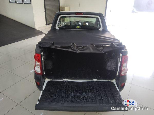 Nissan NP200 1.6 A/C Safety Pack Manual 2017
