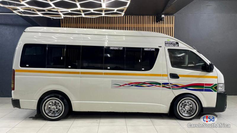 Toyota Quantum 2.5 D-4D Sesifikile 16 Seats ( +27 685845776 Manual 2018 - image 2