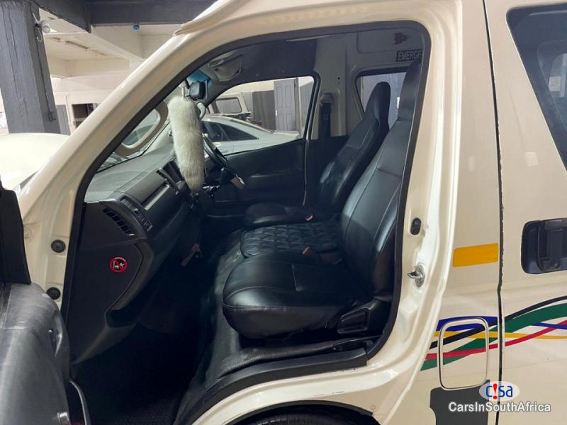 Toyota Quantum 2.5 D-4D Sesifikile 16 Seats ( +27 685845776 Manual 2018 - image 4