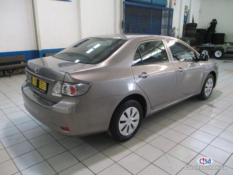 Toyota Corolla 1.6 Quest Manual 2018 - image 2