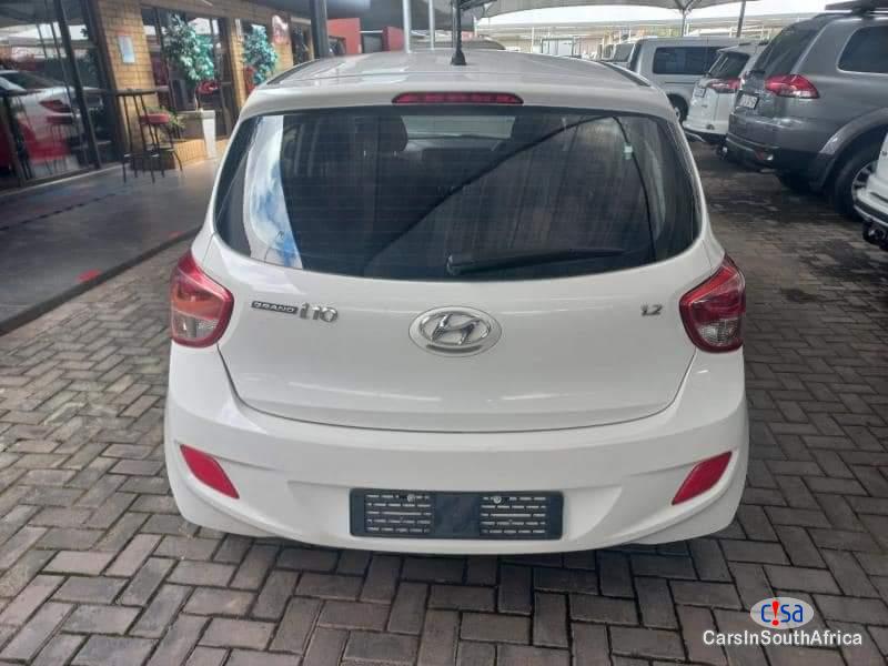 Hyundai i10 1.2 Grand Manual 2017 in Western Cape