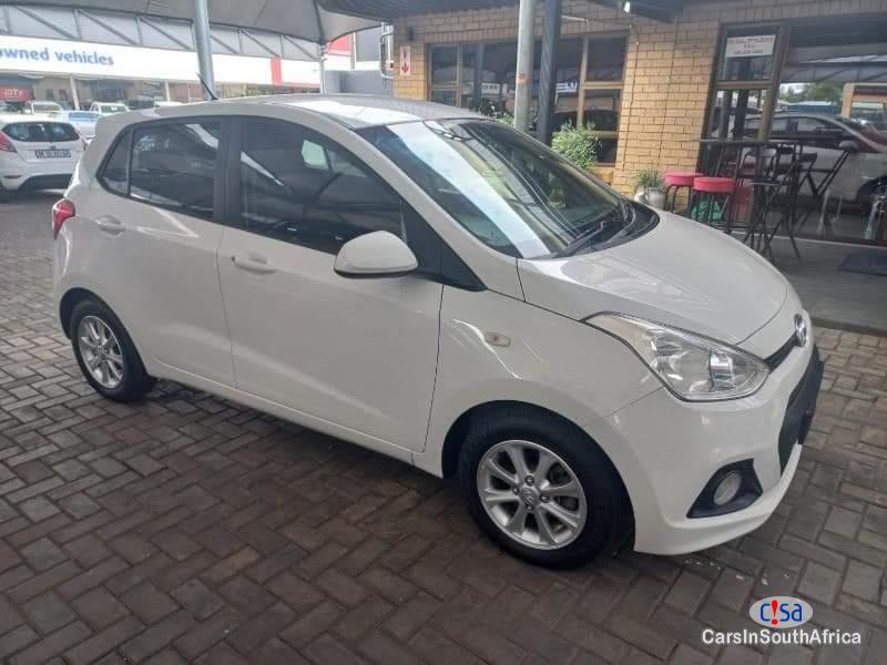 Hyundai i10 1.2 Grand Manual 2017 in South Africa