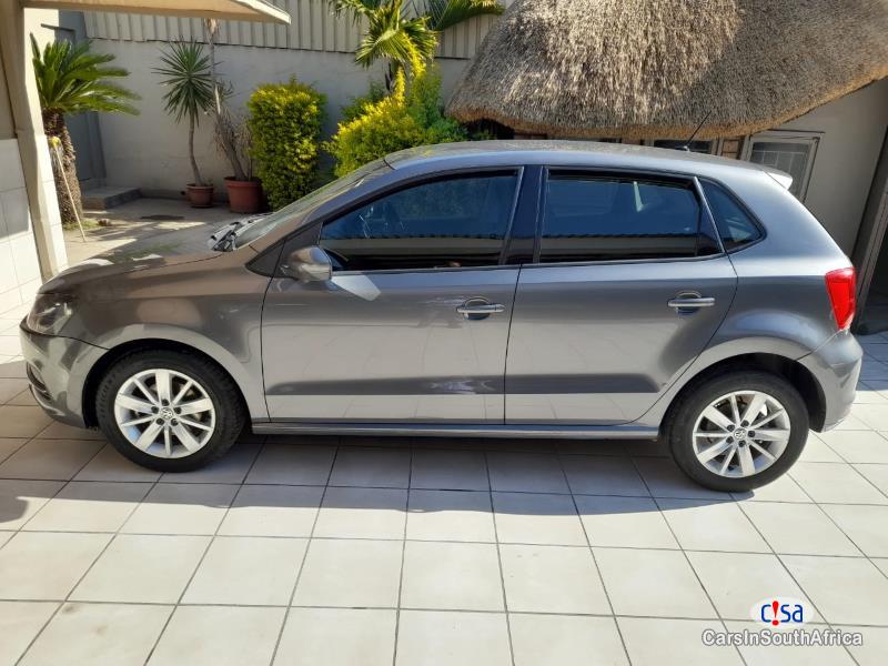 Volkswagen Polo Hatch 1.2 TSI Manual 2015 - image 2