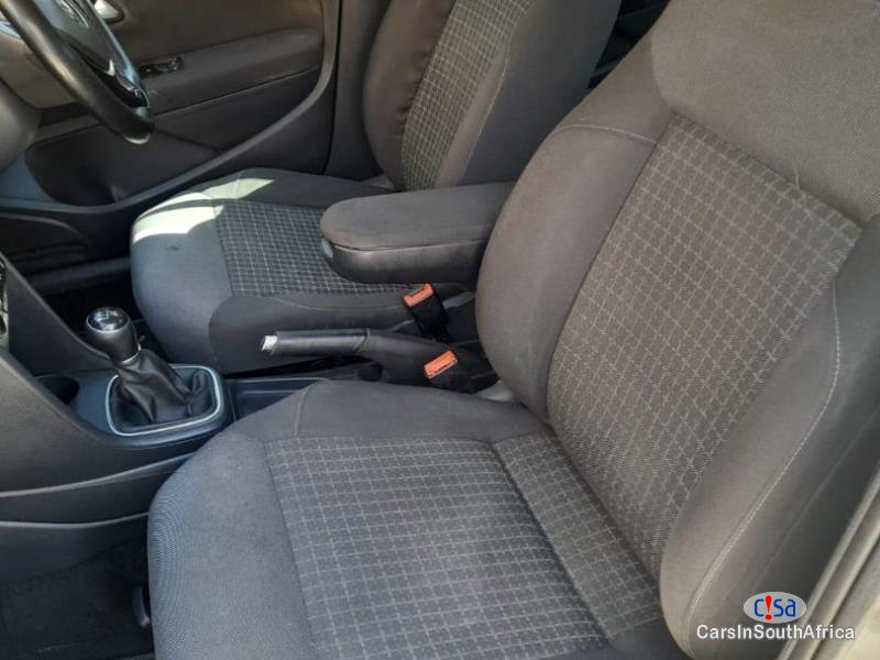 Volkswagen Polo Hatch 1.2 TSI Manual 2015 - image 3