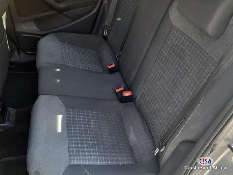 Volkswagen Polo Hatch 1.2 TSI Manual 2015 - image 4