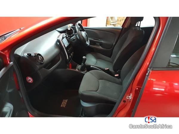 Renault Clio Manual 2015 - image 7