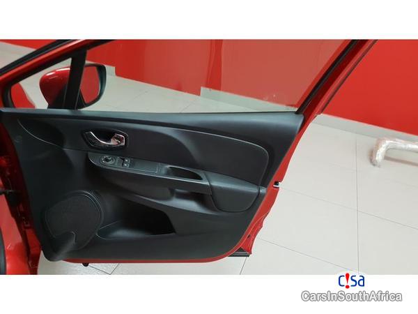Renault Clio Manual 2015 - image 9