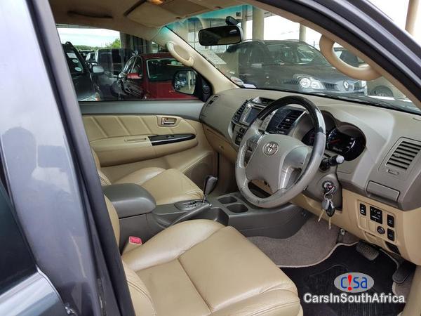 Toyota Fortuner Automatic 2012 - image 5