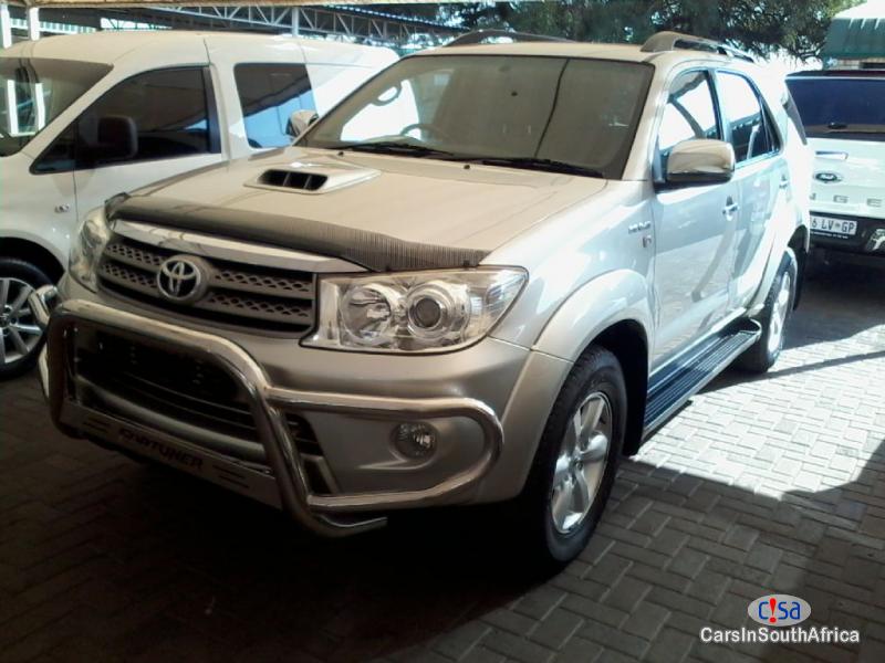 Toyota Fortuner 3000 Manual 2011 - image 2