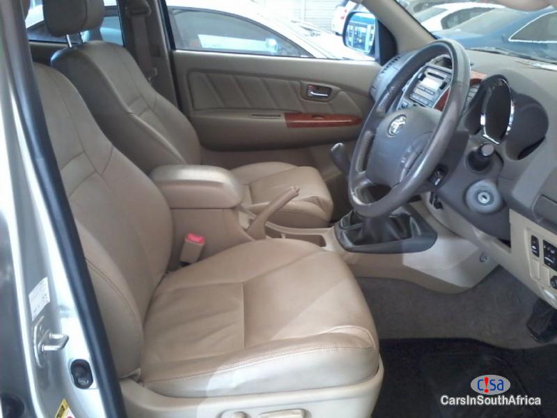 Toyota Fortuner 3000 Manual 2011 - image 3