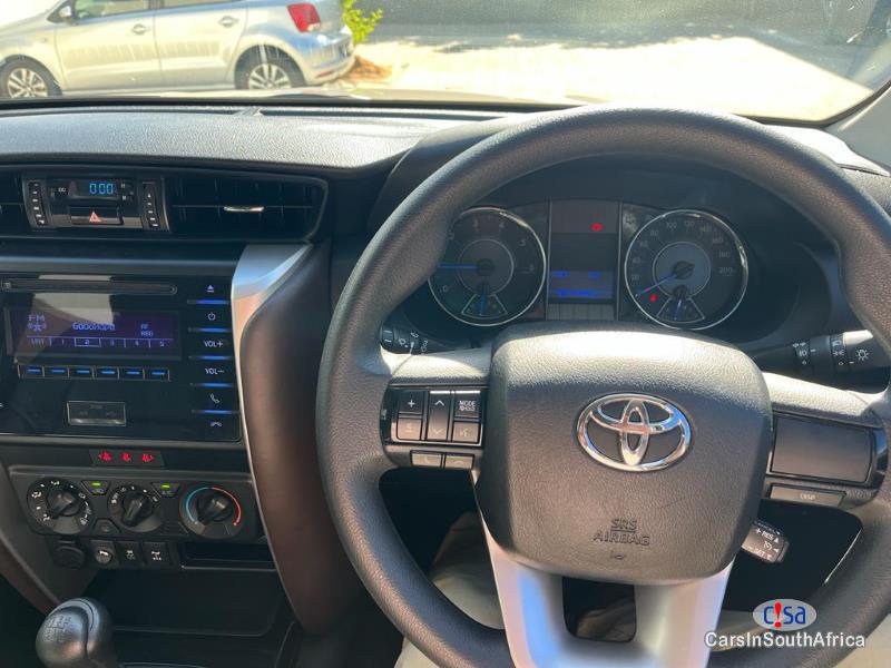 Toyota Fortuner Suv Manual 2016 - image 8