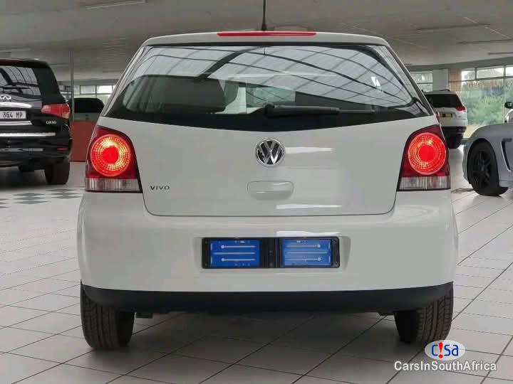 Volkswagen Polo Manual 2017 - image 2