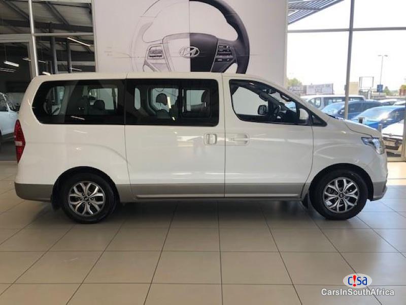 Pictures of Hyundai H-1 2.5 Automatic 1990