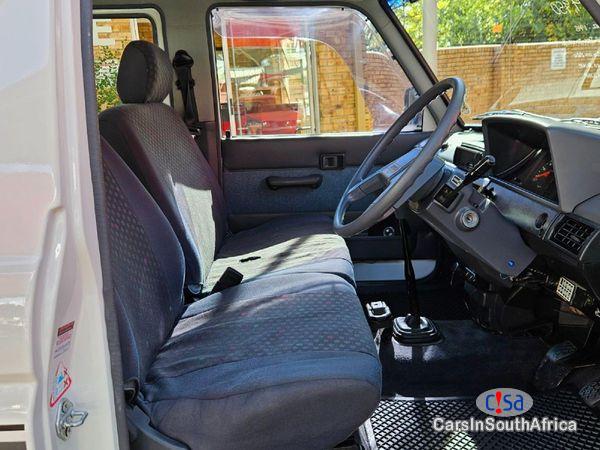 Toyota Venture 1800 6+4 8-Seat Manual 1993 - image 4