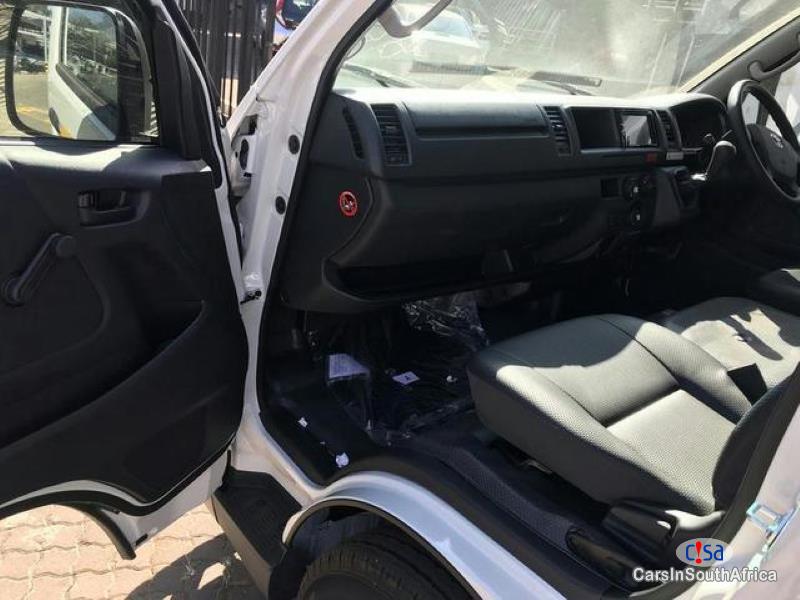 Toyota Quantum 2.5 Manual 2016 - image 10