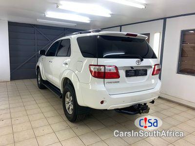 Toyota Fortuner 3.0l 4x4 IN GOOD CONDITION Manual 2014 - image 4