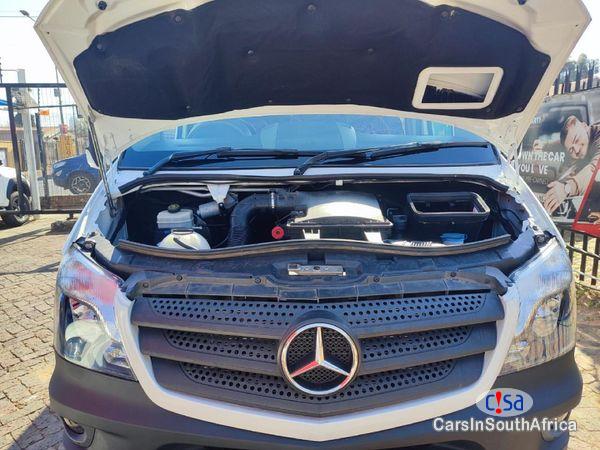 Mercedes Benz 2.0 Manual 2019 - image 4