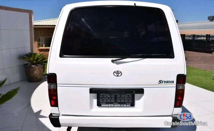 Toyota HiAce Manual 2008 - image 3