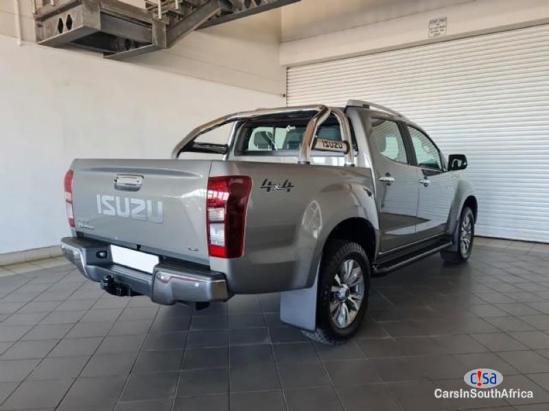 Isuzu Trooper 3.0 Automatic 2022 - image 6